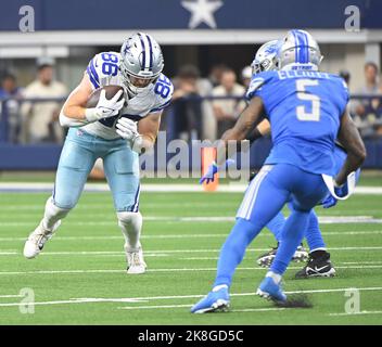 Arlington, Stati Uniti. 23rd Ott 2022. I Dallas Cowboys Dalton Schultz si imbattuta contro i Detroit Lions durante la loro partita NFL all'AT&T Stadium di Arlington, Texas, domenica 23 ottobre 2022. Foto di Ian Halperin/UPI Credit: UPI/Alamy Live News Foto Stock