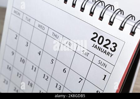 Primo piano del calendario di gennaio 2023. Il concetto di pianificazione e scadenza. Foto Stock