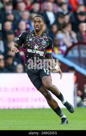 Birmingham, Regno Unito. 23rd Ott 2022. Ivan Toney di Brentford (17) che si è tenuta durante la partita della Premier League tra Aston Villa e Brentford a Villa Park, Birmingham, Inghilterra, il 23 ottobre 2022. Foto di Mick Haynes. Solo per uso editoriale, licenza richiesta per uso commerciale. Non è utilizzabile nelle scommesse, nei giochi o nelle pubblicazioni di un singolo club/campionato/giocatore. Credit: UK Sports Pics Ltd/Alamy Live News Foto Stock