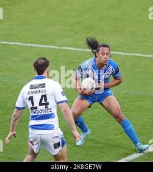 Doncaster, Regno Unito. 23rd ottobre 2022; Eco-Power Stadium a Doncaster, Yorkshire&#x200e;, Inghilterra&#x200e;, : Coppa del mondo di Rugby Samoa contro la Grecia: Jarome Luai di Samoa prende il credito di Jake Kambos della Grecia: Action Plus Sports Images/Alamy Live News Foto Stock