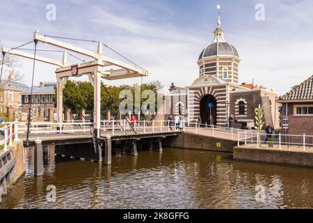 City gate de Morspoort, costruita nel 1669 su disegno del capomastro Leiden Willem van der Helm. Foto Stock