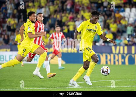 Valencia, Spagna, 23 ottobre 2022. Nicolas Jackson di Villarreal durante la partita spagnola la Liga Santander tra Villarreal CF e UD Almeria allo stadio Ciutat de Valencia. Foto di Jose Miguel Fernandez /Alamy Live News ) Foto Stock