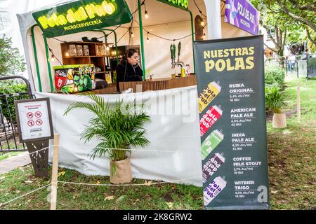 Bogota Colombia, El Chico Parque de la 93 Be Happy Fest, festa della comunità fiera annuale evento, venditori venditori venditori venditori vendita stand stand stand stand stand stand stand stand stand stand stand stand stand stand stand stand stand vendita Foto Stock