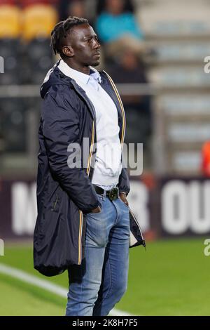 Mbaye Leye, allenatore capo di Essevee, nella foto durante una partita di calcio tra KV Oostende e Zulte Waregem, domenica 23 ottobre 2022 a Oostende, il 14° giorno della prima divisione del campionato belga della 'Jupiler Pro League' del 2022-2023. BELGA FOTO KURT DESPLENTER Foto Stock