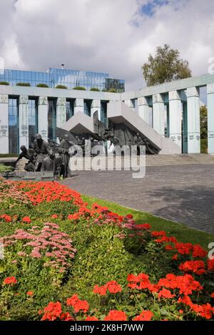 Monumento con sculture che commemorano gli eroi polacchi dell'insurrezione di Varsavia del 1944 agosto, Piazza Krasinski, Varsavia Polonia Foto Stock