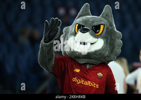 Roma, Italia. 23rd Ott 2022. La mascotte di Romolo Roma prima della Serie Una partita tra AS Roma e SSC Napoli allo Stadio Olimpico il 23 2022 ottobre a Roma. (Foto di Giuseppe fama/Pacific Press) Credit: Pacific Press Media Production Corp./Alamy Live News Foto Stock