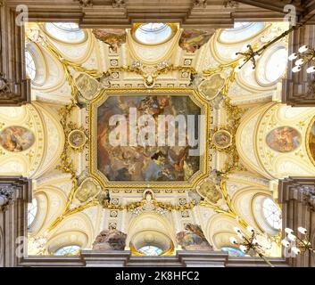 Madrid, Spagna - 19 novembre 2021: Vista interna del Palazzo reale di Madrid con una bella decorazione in Spagna. Foto Stock