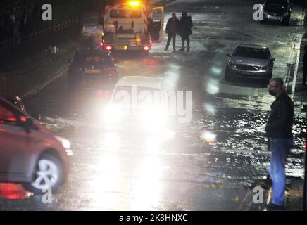 Londra ha allagato il 23/10/2022 domenica. Questo è uno dei sottopassaggi che è stato inondato in Acton West London 23/10/2022 blitz foto Foto Stock