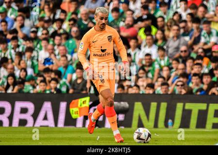 23 ottobre 2022: SIVIGLIA, SPAGNA - 23 OTTOBRE: Antoine Griezmann di Atletico de Madrid guida la palla durante la partita tra Real Betis Balombie Atletico de Madrid CF di la Liga Santander il 27 agosto 2022 a Mestalla a Valencia, Spagna. (Credit Image: © Samuel CarreÃ±o/PX Imagens via ZUMA Press Wire) Foto Stock