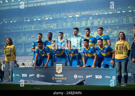 Buenos Aires, Argentina. 23rd Ott 2022. I giocatori di Boca Juniors posano durante una partita tra Boca Juniors e Independiente come parte di Liga Profesional 2022 all'Estadio Alberto J. Armando.(punteggio finale; Boca Juniors 2:2 Independiente ) (Foto di Manuel Cortina/SOPA Images/Sipa USA) Credit: Sipa USA/Alamy Live News Foto Stock