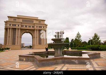 Città. Ganja. Azerbaigian. 07.26.2021 anno. Il parco più grande della Repubblica. Heydar Aliyev Park nel centro della città. Foto Stock