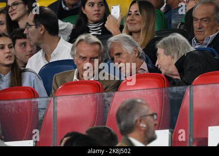 Luca Cordero di Montezemolo e Giovanni Malago’ durante il Campionato Italiano di Calcio una partita del 2022/2023 tra AS Roma vs SSC Napoli allo Stadio Olimpico di Roma il 23 ottobre 2022. Credit: Live Media Publishing Group/Alamy Live News Foto Stock