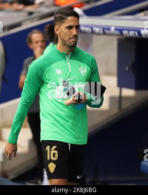 Sabadell, Barcellona, Spagna. 23rd Ott 2022. Barcellona Spagna 23.10.2022 Fidel Chaves (Elche CF) guarda durante la Liga Santander tra Espanyol e Elche CF allo stadio RCDE il 23 ottobre 2022 a Barcellona. (Credit Image: © Xavi Urgeles/ZUMA Press Wire) Foto Stock