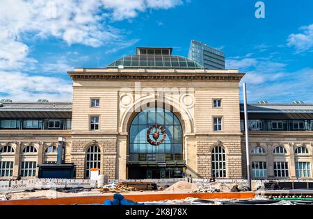 Stazione ferroviaria principale di Mannheim con costruzione di una linea tranviaria in Germania Foto Stock