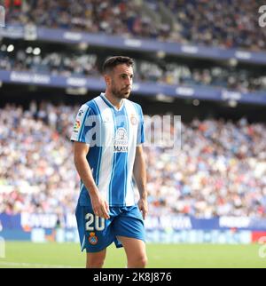 Sabadell, Barcellona, Spagna. 23rd Ott 2022. Barcellona Spagna 23.10.2022 Edu Exposito (Espanyol Barcellona) guarda durante la Liga Santander tra Espanyol e Elche CF allo stadio RCDE il 23 ottobre 2022 a Barcellona. (Credit Image: © Xavi Urgeles/ZUMA Press Wire) Foto Stock