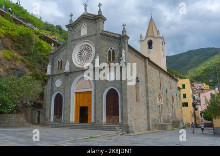 La Chiesa di San Giovanni Battista (San Giovanni Battista) è stata fondata nel 14th ° secolo, Riomaggiore cinque Terre Nord Italia. Settembre 2022 Foto Stock