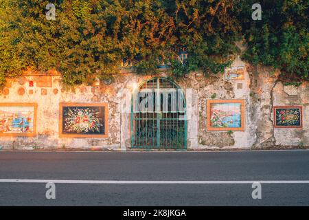 Negozio di maiolica sulla Costiera Amalfitana Foto Stock