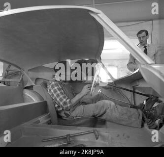 LUNDE in Telemark, 1956. Produzione del troll norvegese. Qui l'autore per Kohl-Larsen T.H. Nella foto. Foto: Sverre A. Børretzen/ NTB/ NTB Foto Stock