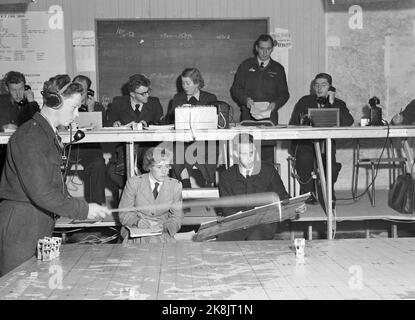 Bodø 195209-16-17. Il più grande esercizio militare della storia, "operazione Mainbrace", è il più grande esercizio di flotta mai svolto in tempo di pace si svolge al largo delle coste della Norvegia settentrionale. 85.000 uomini partecipano da 8 nazioni. Qui dalla sala operatoria durante l'esercizio. Foto: Archivio NTB / NTB Foto Stock