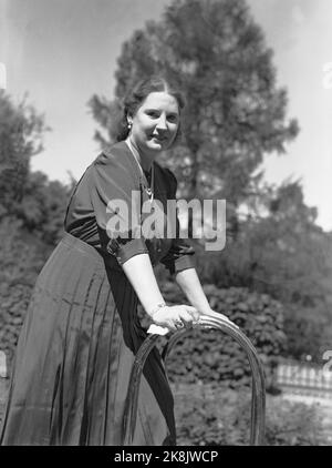 Oslo 1941 cantante Kirsten Flagstad a Hagen a casa sua, dopo il ritorno a casa 1941. Foto: NTB / NTB Foto Stock