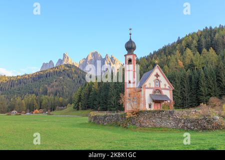 Chiesa di San Giovanni nella Val de Funes Foto Stock