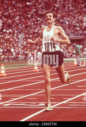 Foto di archivio: Frank SHORTER avrà 75 anni il 31 ottobre 2022, Frank SHORTER, USA, atletica, Atleta di pista e campo, maratona, azione, formato ritratto, vincitore della medaglia d'oro, round finale allo Stadio Olimpico, traguardo, Olimpiadi estive dal 26 agosto al 09/11/1972 a Monaco di Baviera Germania, ?Sven Simon#Prinzess-Luise-Strasse 41#45479 M uelheim/R uhr #tel. 0208/9413250#fax. 0208/9413260# Postgiro Essen No. 244 293 433 (BLZ 360 100 43)# www.SvenSimon.net. Foto Stock