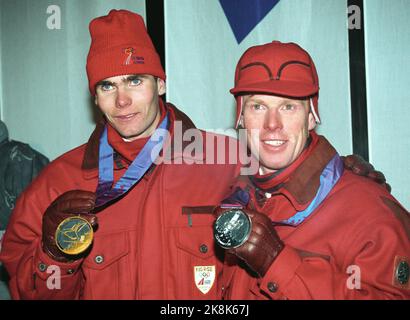 Lillehammer 19940214 Olympic-94, 30 km sci di fondo, uomini, Birkebeineren. I vincitori 30 km di tecnica libera per gli uomini Thomas Alsgaard (t.v.) Oro Bjørn Dæhlie Argento. Foto: Bjørn Sigurdsøn NTB / NTB Foto Stock