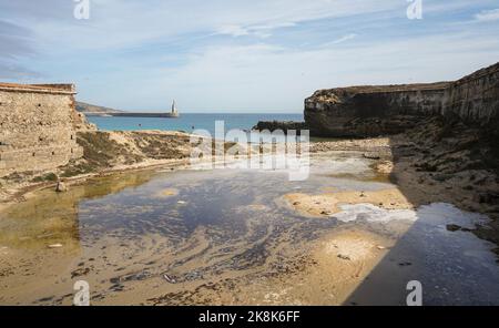 Isla de Las Palomas. Che collega Tarifa, parte del Mediterraneo, Costa de la Luz, Andalusia, Spagna. Foto Stock