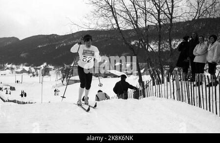 Grenoble, Francia 196802 Giochi olimpici invernali a Grenoble. Sci di fondo, 10 km per le donne. Inger Aufles in azione, ha preso bronzo. Foto: NTB / NTB Foto Stock