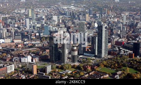 Vista aerea dello skyline del centro di Manchester da sud-ovest Foto Stock