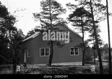 Oslo. 1949. Selvaaghuset in Jomfrustien 2b. Elencato 1948. Architetto Sven Nicolaysen. Esempio di casa su Ekeberg al prezzo sensazionalmente basso kr. 30.000, produzione in serie, la casa può essere consegnata per NOK 16.000. Foto: Corrente / NTB Foto Stock