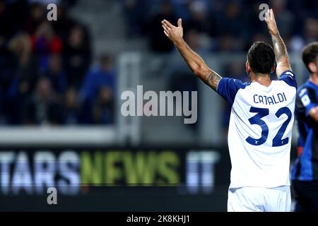 Danilo Cataldi della SS Lazio gesta durante la Serie Una partita tra Atalanta BC e SS Lazio allo Stadio Gewiss il 23 ottobre 2022 a Bergamo. Foto Stock