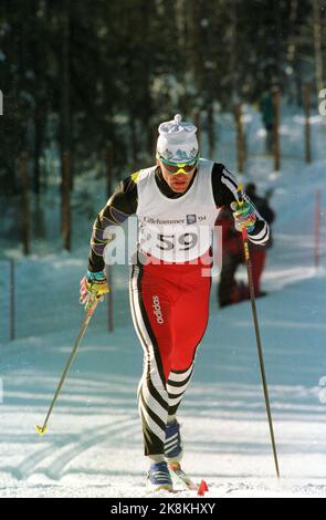 Lillehammer 19940227 Olympic-94, sci di fondo, Birkebeineren Ski Stadium. Vladimir Smirnov in azione sotto il 5-Mile, che ha vinto. Foto: Per Løchen / NTB / NTB Foto Stock