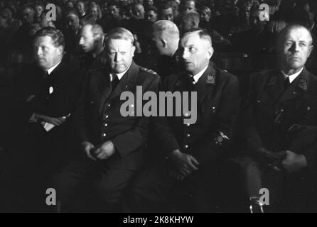 Agosto 1943. Borgarting a Sarpsborg: Vidkun Quisling # 2 da sinistra. Foto: Johnsen / NTB Foto Stock