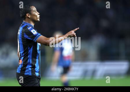 Bergamo, Italia. 23rd Ott 2022. Luis Muriel di Atalanta BC gesta durante la Serie Una partita tra Atalanta BC e SS Lazio allo Stadio Gewiss il 23 ottobre 2022 a Bergamo. Credit: Marco Canoniero/Alamy Live News Foto Stock