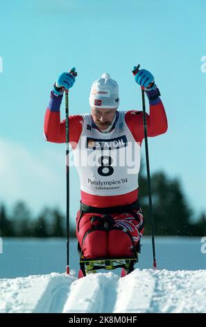 Lillehammer 19940311 Paralimpiadi-94 / Giochi Olimpici per disabili / Sport per disabili. Qui il norvegese partecipante John Olav Johansen in cross-country / slitta / pigging. Foto: Aleksander Nordahl / NTB / NTB Foto Stock