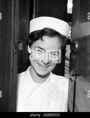 Tønsberg 19591114 600 uomini e una donna Nurse Esther Berg (25) sulla sua strada per la caccia alle balene nel Mare del Sud con 600 uomini. Qui il ritratto della prima ragazza. Foto: Sverre A. Børretzen / corrente / NTB Foto Stock