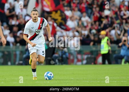 Stadio libero liberati, Terni, Italia, 22 ottobre 2022, Radu Dragusin in occasione della partita di Calcio a Ternana Calcio vs Genova CFC - Campionato Italiano di calcio Serie B. Foto Stock