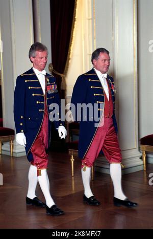 Oslo 2 maggio 1990. Re Olav ha il Granduca Jean di Lussemburgo e la Granduchessa Josephine Charlotte, in visita. Qui dal castello dove un pasto migliore sarà consumato durante una cena di gala. Qui due castello proprietario lastra. Proprietario del lago. Foto: Bjørn Sigurdsøn / NTB / NTB Foto Stock