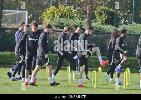 Cobham, Surrey, Regno Unito. 24th Ott 2022. I giocatori del Chelsea Football Club si allenano presso il Cobham Academy Ground, per la loro partita di Champions League contro il FC Salzburg domani in Austria qui: Credit: Motofoto/Alamy Live News Foto Stock