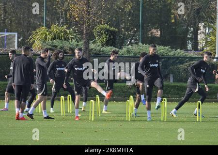 Cobham, Surrey, Regno Unito. 24th Ott 2022. I giocatori del Chelsea Football Club si allenano presso il Cobham Academy Ground, per la loro partita di Champions League contro il FC Salzburg domani in Austria qui: Credit: Motofoto/Alamy Live News Foto Stock