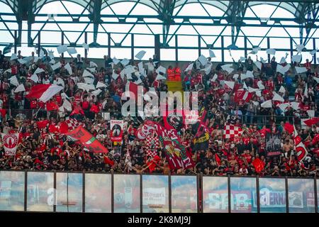 Stadio San Siro, Milano, 22 ottobre 2022, AC Monza tifosi allo Stadio San Siro durante AC Milan vs AC Monza - calcio italiano Serie A match Foto Stock