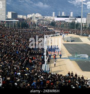 Grenoble, Francia 196802 Olimpiadi invernali a Grenoble. Dalla cerimonia di apertura. La squadra norvegese si porta in testa con il jumper da sci Bjørn Wirkola. Foto: NTB, Archivio / NTB Foto Stock