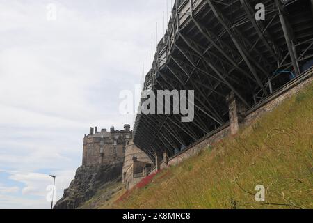 Castello di Edimburgo con palco per il Tattoo militare di Edimburgo Scozia Giugno 2022 Foto Stock