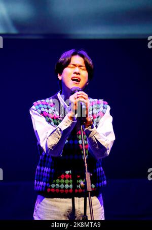 Lee Mu-Jin, 21 ottobre 2022 : la cantante sudcoreana Lee Mu-Jin suona alla cerimonia di apertura del Bucheon International Animation Festival (BIAF) 2022 a Bucheon, ad ovest di Seoul, Corea del Sud. Credit: Lee Jae-won/AFLO/Alamy Live News Foto Stock