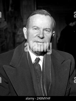 Oslo 19571211 Premio della pace: Premio Nobel per la pace 1957 a Lester Bowles Pearson, ex Ministro degli Esteri del Canada, e Presidente dell'Assemblea delle Nazioni Unite. Qui durante una conferenza stampa il giorno dopo l'assegnazione del Premio Nobel per la pace. Foto NTB / NTB Foto Stock