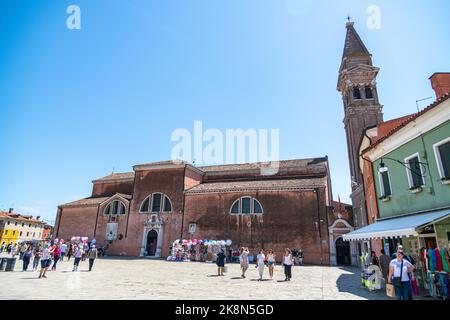 Chiesa di San Martino in Piazza Baldassarre Galuppi a Burano, Venezia Foto Stock