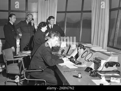 Bodø 195209-16-17. Il più grande esercizio militare della storia, "operazione Mainbrace", è il più grande esercizio di flotta mai svolto in tempo di pace si svolge al largo delle coste della Norvegia settentrionale. 85.000 uomini partecipano da 8 nazioni. Qui dalla sala operatoria durante l'esercizio. Foto: Archivio NTB / NTB Foto Stock