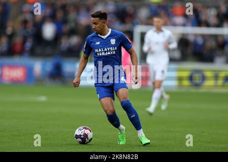 Swansea, Regno Unito. 23rd Ott 2022. Callum Robinson della città di Cardiff in azione. Partita del campionato EFL Skybet, Swansea City contro Cardiff City al Swansea.com Stadium di Swansea, Galles, domenica 23rd ottobre 2022. Questa immagine può essere utilizzata solo per scopi editoriali. Solo per uso editoriale, licenza richiesta per uso commerciale. Nessun utilizzo nelle scommesse, nei giochi o nelle pubblicazioni di un singolo club/campionato/giocatore. pic di Andrew Orchard/Andrew Orchard SPORTS photography/Alamy Live news Credit: Andrew Orchard SPORTS photography/Alamy Live News Foto Stock