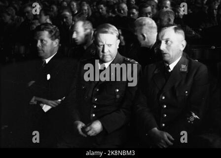 Agosto 1943. Borgarting a Sarpsborg: Vidkun Quisling # 2 da sinistra. Foto: Johnsen / NTB Foto Stock